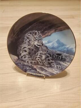 Vintage Collectors Snow Leopard and Cub Plate